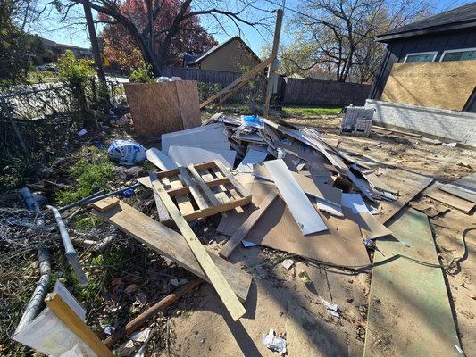 Commercial construction debris pick up - From single bathroom remodel to an entire house we can handle any capacity Commercial construction debris pick up - From single bathroom remodel to an entire house we can handle any capacity