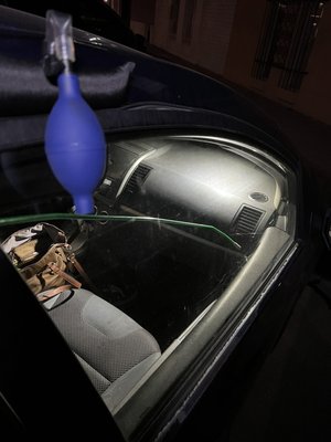 Car and Truck Lockout services - 24/7 lockout services, battery jumps and tire changes