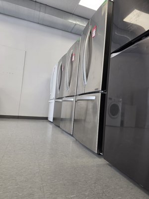 Used Fridges – Ottawa - We carry a wide selection of quality-tested used refrigerators in Ottawa. All units are inspected before sale and delivered directly to your home. French door, top-freezer, bottom-freezer — we have options for every kitchen and budget.