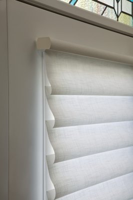 Roman Shades - Roman shades from Hunter Douglas are the best on the market in terms of form and function. You can rests assured that they will always operate consistently and hold their shape. Hunter Douglas includes a Lifetime Guarantee on this product because they expect that you will never need it. Smart PNW backs the workmanship of the installation for life as well.
Call today for a free consultation where we can bring our "mobile store" to you. We have operable product samples and swatches of every fabric that we carry.
Stacking style Roman Shades from Hunter Douglas can be operated Top Down Bottom Up.
They are available in various operating systems including a cord loop, cordless, a retractible wand, or automated with PowerView motorization. Roman Shades - Roman shades from Hunter Douglas are the best on the market in terms of form and function. You can rests assured that they will always operate consistently and hold their shape. Hunter Douglas includes a Lifetime Guarantee on this product because they expect that you will never need it. Smart PNW backs the workmanship of the installation for life as well.
Call today for a free consultation where we can bring our "mobile store" to you. We have operable product samples and swatches of every fabric that we carry.
Stacking style Roman Shades from Hunter Douglas can be operated Top Down Bottom Up.
They are available in various operating systems including a cord loop, cordless, a retractible wand, or automated with PowerView motorization.