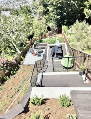 Snohomish Tri-level Deck Construction - Nestled in Snohomish, this steep backyard boasts a custom tri-level deck with retaining walls, black railings, and floating benches. Snohomish Tri-level Deck Construction - Nestled in Snohomish, this steep backyard boasts a custom tri-level deck with retaining walls, black railings, and floating benches.