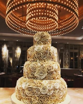 Weddings - Lex&Roses offers Weddings cakes, dessert tables and wedding flowers. Our talented Pastry Chef and co-Owner Lexi brings to life the most delicious and beautiful wedding cakes. Weddings - Lex&Roses offers Weddings cakes, dessert tables and wedding flowers. Our talented Pastry Chef and co-Owner Lexi brings to life the most delicious and beautiful wedding cakes.