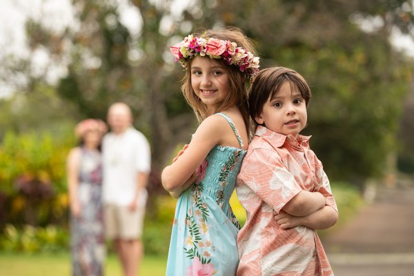 Portraits - Repeat customer wedding couple returns to Hawaii with with family for a family portrait Portraits - Repeat customer wedding couple returns to Hawaii with with family for a family portrait