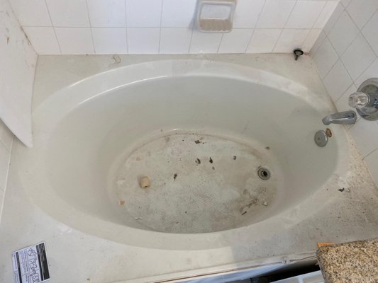 Bath tub repair - This bathtub refinishing was completed 3 years ago, and our customer says it still looks brand new, it had damages inside, the tile was missing in one wall and the soap dish was in a different color.