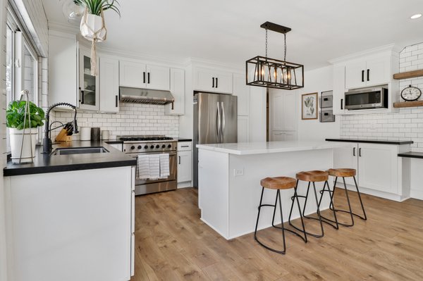 Beautiful Thousand Oaks Home - This home checks all the boxes for a perfect starter home Beautiful Thousand Oaks Home - This home checks all the boxes for a perfect starter home