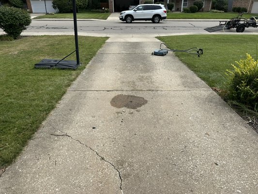 3 jobs one day of work! - Recently, we had an incredibly productive day at K&W Pressure Washing, where we tackled three driveways in just one day! Each driveway was in need of some serious attention, and we were thrilled to see how well they turned out.
Our team worked efficiently, transforming these surfaces and restoring their original beauty. The satisfaction of our clients was evident as we left them with clean, safe driveways that enhanced their home's curb appeal. It’s days like these that remind us why we love what we do—bringing a fresh look to our community, one driveway at a time! 3 jobs one day of work! - Recently, we had an incredibly productive day at K&W Pressure Washing, where we tackled three driveways in just one day! Each driveway was in need of some serious attention, and we were thrilled to see how well they turned out.
Our team worked efficiently, transforming these surfaces and restoring their original beauty. The satisfaction of our clients was evident as we left them with clean, safe driveways that enhanced their home's curb appeal. It’s days like these that remind us why we love what we do—bringing a fresh look to our community, one driveway at a time!