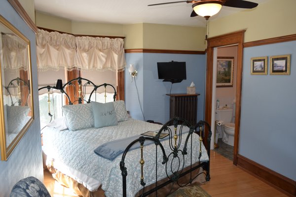 Enjoy the Rhodes Room - The Rhodes Room is a comfortable room with antique queen bed