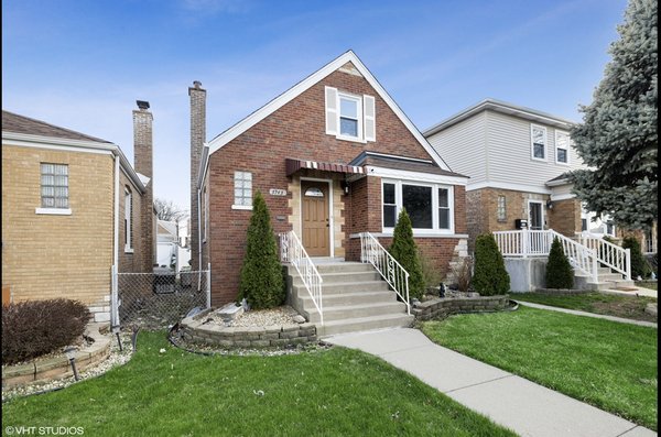 Chicago - real estate closing - Completed a real estate closing for this Chicago home. Our office works everyday with sellers and buyers and strives to make each transaction as efficient and painless as possible.