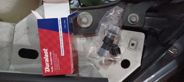 2013 Ford Edge fuel injectors removal and replacement. - 2013 Ford Edge six fuel injectors removal and replacement. This was the removal and replacement of 3 damaged fuel injectors that were causing a misfire. The other 3 fuel injectors were inspected and cleaned. The upper and lower rubber rings (gaskets) required replacement and were replaced. 2013 Ford Edge fuel injectors removal and replacement. - 2013 Ford Edge six fuel injectors removal and replacement. This was the removal and replacement of 3 damaged fuel injectors that were causing a misfire. The other 3 fuel injectors were inspected and cleaned. The upper and lower rubber rings (gaskets) required replacement and were replaced.