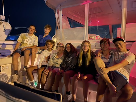 Chicago Swiftie Parents and Fans going to Soldier Field (Sat/Sun only). - Book a Pre-Concert Skyline Boat Charter OR hang out onboard an awesome vessel while your group arrives prior to walking to Soldier Field.  Group is limited to 6/7 MAX.  1 vehicle parking spot is possible.