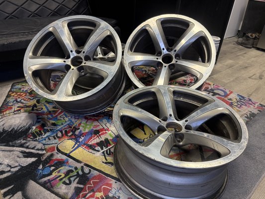 BMW wheels Chrome - BMW wheels stripped, sandblasted, iron phosphated, powder coated chrome BMW wheels Chrome - BMW wheels stripped, sandblasted, iron phosphated, powder coated chrome