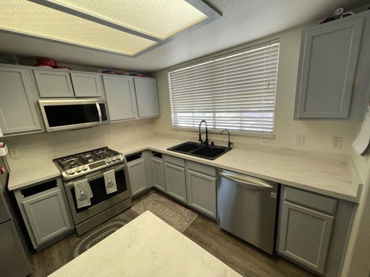 Quartz Kitchen Remodel - This client went with our White Fusion Quartz and wanted a full backsplash wall of that same material to the side of the stove.
Material Supplied by Garcia's Granite and Cabinets, LLC
Installation done by our parent company, Garcia Contracting, LLC Quartz Kitchen Remodel - This client went with our White Fusion Quartz and wanted a full backsplash wall of that same material to the side of the stove.
Material Supplied by Garcia's Granite and Cabinets, LLC
Installation done by our parent company, Garcia Contracting, LLC