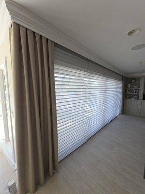 Motorized Sheerweave Shades – Modern Light Control - Elevate your home with luxurious motorized sheer shades. Designed for elegance and convenience, they offer seamless light control, enhanced privacy, and a sophisticated look all with the touch of a button. Experience premium living in Miami & Fort Lauderdale.