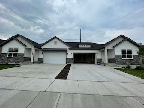 Duplex Exterior re-paint - This is a exterior re paint on a duplex. TA basic look will never go wrong when using all Sherwin Williams products.