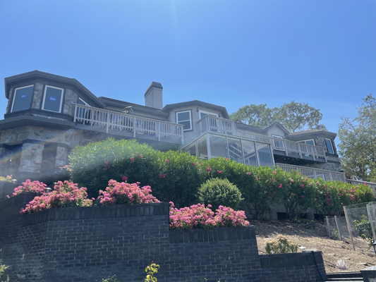 Del Mar Luxury Window Collection - This sleek, modern design of the Del Mar Luxury windows, from the sliding doors to the array of differing windows, perfectly complemented the home’s architecture and created a bright, open feel throughout the space.
