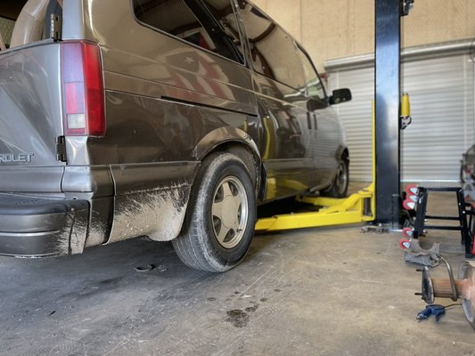 Astro van Belltech front spindle and rear flip kit! - Here we have a 2000 Astro van that now has a nice belltech lowing kit. Astro van Belltech front spindle and rear flip kit! - Here we have a 2000 Astro van that now has a nice belltech lowing kit.