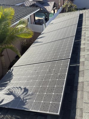 These panels were loosing almost 36% efficiency during peak sunlight hours. Cleaning them brought them back to full potential. - Cleaning these panels led to big gains in energy production for this customer. These panels were loosing almost 36% efficiency during peak sunlight hours. Cleaning them brought them back to full potential. - Cleaning these panels led to big gains in energy production for this customer.