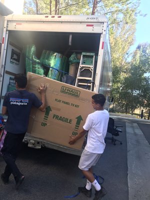 Moving job in Thousand Oaks Cal, a 4 bedroom house, moving a client to Redding ca - This project took only 6 hrs to do loading then we depart to Redding Cal same day. Moving job in Thousand Oaks Cal, a 4 bedroom house, moving a client to Redding ca - This project took only 6 hrs to do loading then we depart to Redding Cal same day.