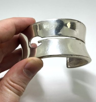 We Buy Silver Jewelry! - We purchase all types of silver jewelry, including rings, necklaces, bracelets, and earrings. Whether it’s new, vintage, or broken, we offer honest appraisals and competitive prices. Walk in with your pieces, walk out with cash. We Buy Silver Jewelry! - We purchase all types of silver jewelry, including rings, necklaces, bracelets, and earrings. Whether it’s new, vintage, or broken, we offer honest appraisals and competitive prices. Walk in with your pieces, walk out with cash.