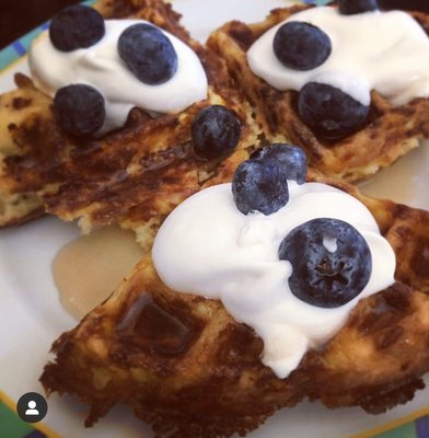 Low carb eating ideas: The Egg - #selfquarantine eating ideas!
Given that it’s Easter and Passover season, thought it might be a good idea to celebrate
The #Egg 🥚 🍳
✅ Great source of omega-3 rich protein (around 8g/egg), to supply the body with essential amino acids needed for a strong immune system
✅ Contain lots of Vitamin D and B vitamins, plus critical minerals such as selenium, zinc, and copper
✅ Inexpensive if purchased in bulk, such as @eggs_hawaii on Waiakamilo. They have amazing specials!
✅ Can stay fresh in the fridge up to one month, helping to minimize unnecessary grocery trips
✅ So many possibilities for quick recipes: omelettes, scrambled, egg salad, deviled, thrown into a soup, hard boiled with a dash of paprika, French Toast using low carb bread, and of course the recently posted low carb #locomoco !
I’d love to hear your favorite egg tricks! Low carb eating ideas: The Egg - #selfquarantine eating ideas!
Given that it’s Easter and Passover season, thought it might be a good idea to celebrate
The #Egg 🥚 🍳
✅ Great source of omega-3 rich protein (around 8g/egg), to supply the body with essential amino acids needed for a strong immune system
✅ Contain lots of Vitamin D and B vitamins, plus critical minerals such as selenium, zinc, and copper
✅ Inexpensive if purchased in bulk, such as @eggs_hawaii on Waiakamilo. They have amazing specials!
✅ Can stay fresh in the fridge up to one month, helping to minimize unnecessary grocery trips
✅ So many possibilities for quick recipes: omelettes, scrambled, egg salad, deviled, thrown into a soup, hard boiled with a dash of paprika, French Toast using low carb bread, and of course the recently posted low carb #locomoco !
I’d love to hear your favorite egg tricks!