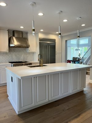 Del Mar kitchen renovation - This album showcases one of our recent kitchen remodel projects. We transformed the old and outdated kitchen into a modern and stylish space by refinishing the cabinets, changing the countertops, backsplash, and features. The result is a stunning kitchen that reflects the personality and taste of the homeowners. We completed the project on time and on budget. Del Mar kitchen renovation - This album showcases one of our recent kitchen remodel projects. We transformed the old and outdated kitchen into a modern and stylish space by refinishing the cabinets, changing the countertops, backsplash, and features. The result is a stunning kitchen that reflects the personality and taste of the homeowners. We completed the project on time and on budget.