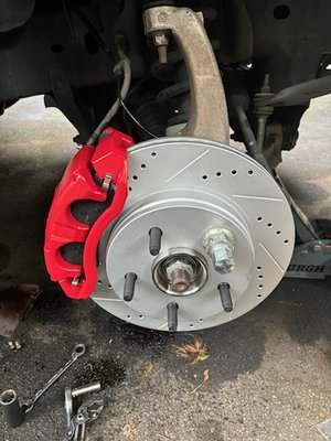 Brake Repair Service - We offer quality brake repairs with the convivence of our customers never having to leave their home (or at our customer's place of work). We replace brake pads and rotors as well we can supply quality parts. From start to finish we ensure the safety of every vehicle we repair.
