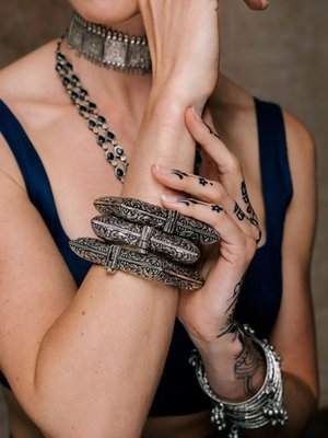 MAABAE - Beautifully made pieces effortlessly merge the Eastern and Western style with Indian-inspired jewelry. From the heart of Rajasthan to the streets of Los Angeles, the designers embrace both cultures as one with our intentionally styled pieces that empower you to make a fashion statement.
