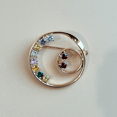 Custom Heirloom Brooch - We repurposed the gemstones from an old ring into this handmade 18K yellow gold brooch. It symbolizes the complete family circle. Custom Heirloom Brooch - We repurposed the gemstones from an old ring into this handmade 18K yellow gold brooch. It symbolizes the complete family circle.