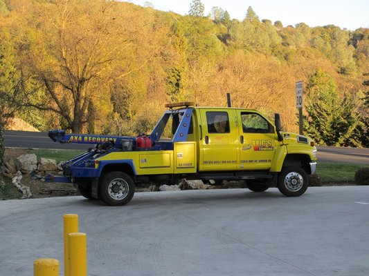 Vic's Towing Service - Vic's Towing is the largest towing company in Tuolumne County. We highly recommend them for all your towing needs. Call them at (209) 532-4523 Vic's Towing Service - Vic's Towing is the largest towing company in Tuolumne County. We highly recommend them for all your towing needs. Call them at (209) 532-4523