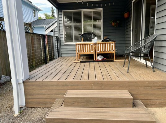Coconut husk Timbertech deck - Timbertech mini deck with steps and railings