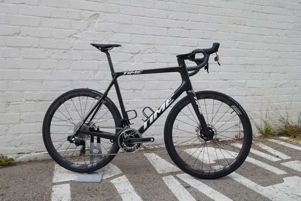 ADH01 Gloss Black Custom Build - Beautiful ADH01 Disc custom build. ADH01 Gloss Black Custom Build - Beautiful ADH01 Disc custom build.