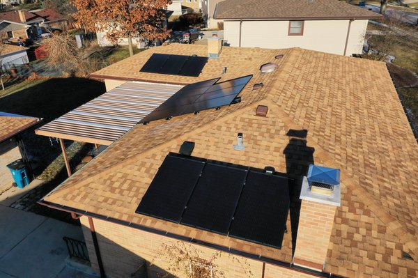 New Solar Installation - Schaumburg, IL - We installed a 13 Pannel System, producing 4.7 kW. The Customer saved a total of $9,000 off the installation price and cut his electricity bill to zero dollars a month.