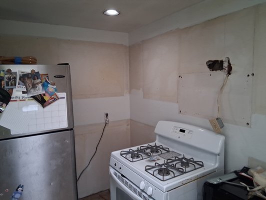 Kitchen remodel 2026 - This was an outdated kitchen that needed some love. Homeowner is ready to sell and wanted some updates done before he sold. We came in and got the job done. Added a nice backsplash and some crown molding to finish it off.