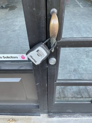 Commercial door unlocked and mortise cylinder rekey it - Www.urgentlocks.com Commercial door unlocked and mortise cylinder rekey it - Www.urgentlocks.com