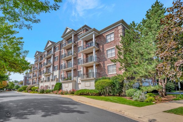 Sale of a Condominium in Clarendon Hills - 412 McDaniels Circle, Clarendon Hills. Sale of a Condominium in Clarendon Hills - 412 McDaniels Circle, Clarendon Hills.