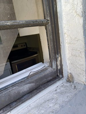 Emergency board up and window replacement. - Window was repair as emergency and board up window replacement.