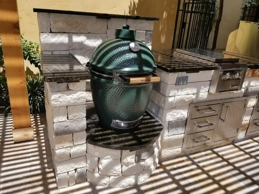 Outdoor Kitchen - outdoor Kitchen with Granite and stone