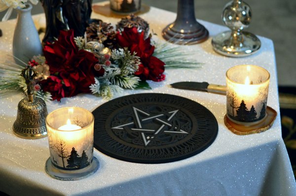 Wicca – What it is, an Intro - A brief introduction to what Wicca is. A 1 hr. Talk Free to all