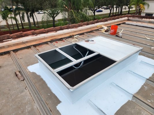 Roof Top Commercial Unit - This AC Commercial unit was a new system installation. Call us today for a free estimate for residential and commercial! 24/7 Emergency Services available.