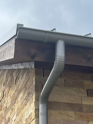 6" Half Round Alum Gutters with 4" Round Alum Downspouts - 6" Half Round Alum Gutters with External Bracket and 4" Round Alum Downspout. Paint Grip Alum Color 6" Half Round Alum Gutters with 4" Round Alum Downspouts - 6" Half Round Alum Gutters with External Bracket and 4" Round Alum Downspout. Paint Grip Alum Color