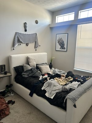 Organizing 🦠👖🧦 - Client needed a little organizing in his room clothes folded, put away bed made. 🫧