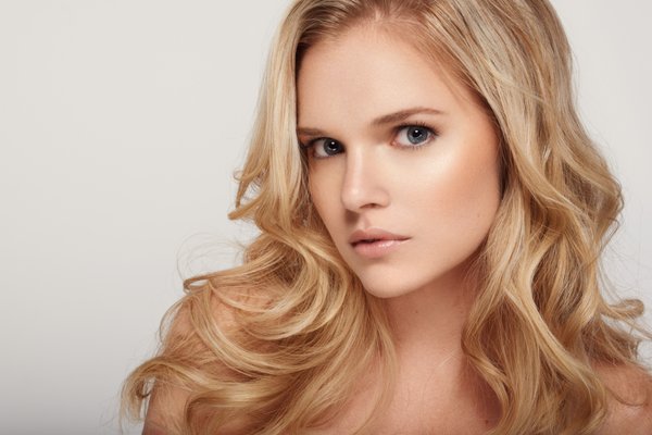 Makeup Portfolio - Locally owned business, where we specialize in providing top-notch mobile makeup services. Our commitment to beauty and skincare is evident in our natural skincare products. Don't wait – book your appointment today and let us enhance your natural beauty!