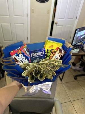 Money bouquets - Money bouquets are fully customizable just like other bouquets. You can add and take away any items shown.