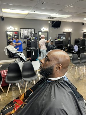 Shave w/Beard trim - Full Fledge shave with Beard trim