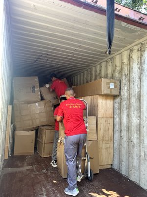 Unloading and transportation of containerized cargo - Excellence Mover offers containerized cargo unloading and transportation service. Unloading and transportation of containerized cargo - Excellence Mover offers containerized cargo unloading and transportation service.