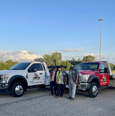 A company you can count on - With the latest trucks, equipment, and flatbed truck, our fleet is capable of towing everything from a lawn mower to small buses. The safety of your vehicle is of utmost importance to us, so we take every precaution. We treat it as if it were our own! A company you can count on - With the latest trucks, equipment, and flatbed truck, our fleet is capable of towing everything from a lawn mower to small buses. The safety of your vehicle is of utmost importance to us, so we take every precaution. We treat it as if it were our own!
