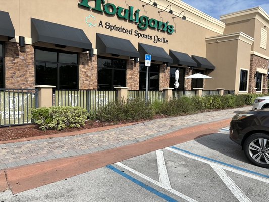 Houligans - Cleaned up Houligans at destination Daytona new mulch and shrubs Houligans - Cleaned up Houligans at destination Daytona new mulch and shrubs