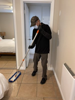 Deep cleaning and regular cleaning for commercial, houses, apartments and Airbnb’s. - La limpieza profunda se realiza con toda la dedicación que se necesita, principalmente se trata de matar cualquier hongo, virus o bacterias existentes para empezar la limpieza y al finalizar el trabajo de vuelve a desinfectar y tratamos de que quede con un olor agradable, así mismo es el procedimiento en la limpieza de los Airbnb, primero y último es desinfección.