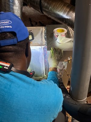 Evaporating coil replacement on a 3 ton unit - Replacement of an evaporating coil unit after discovering a leak in the existing unit. Evaporating coil replacement on a 3 ton unit - Replacement of an evaporating coil unit after discovering a leak in the existing unit.