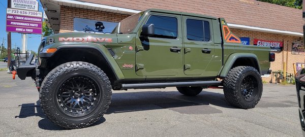 Jeep Gladiator - Cool Jeep Gladiator coming thru,  added on some AMP retractable running boards to get in this beast, along with some 22" Black Rhino wheels on some 37" Niito Trail Grappler tires.